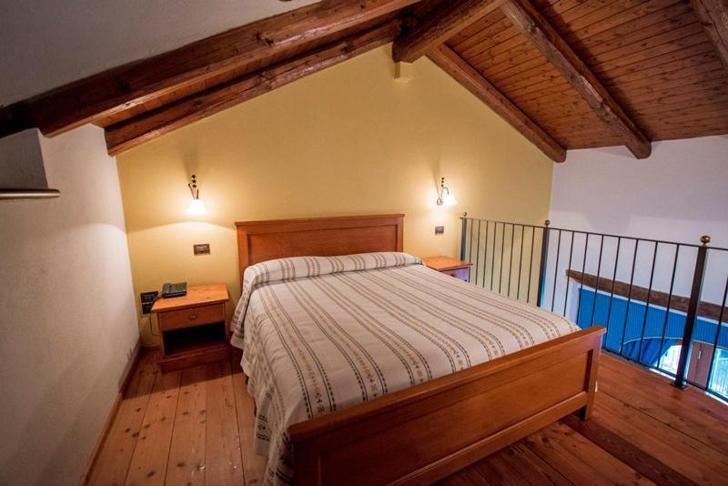 Ristorante Albergo Da Maurizio Cravanzana Luaran gambar