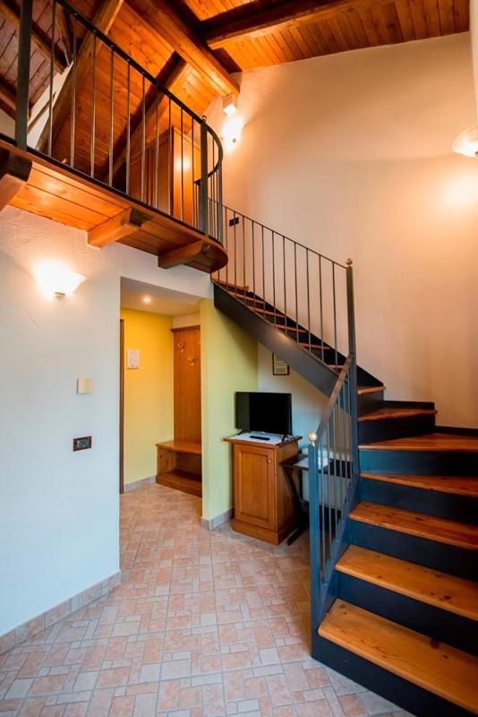 Ristorante Albergo Da Maurizio Cravanzana Luaran gambar