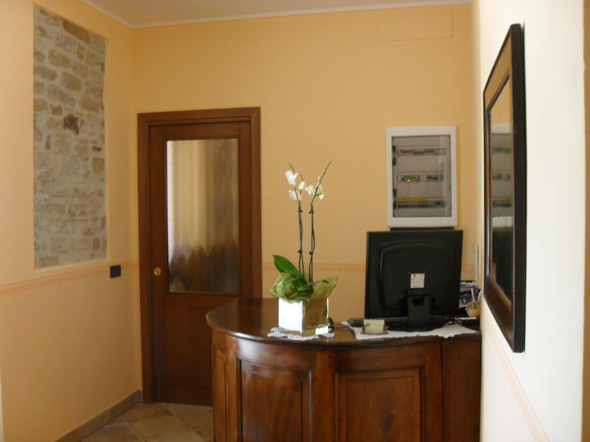 Ristorante Albergo Da Maurizio Cravanzana Luaran gambar