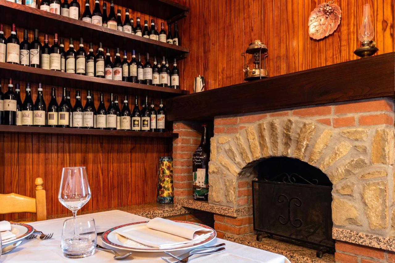 Ristorante Albergo Da Maurizio Cravanzana Luaran gambar
