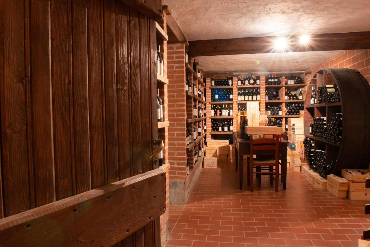Ristorante Albergo Da Maurizio Cravanzana Luaran gambar