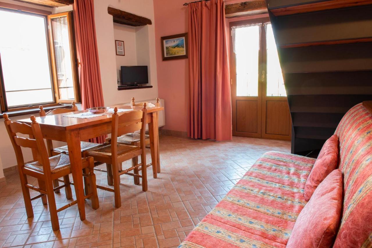 Ristorante Albergo Da Maurizio Cravanzana Luaran gambar