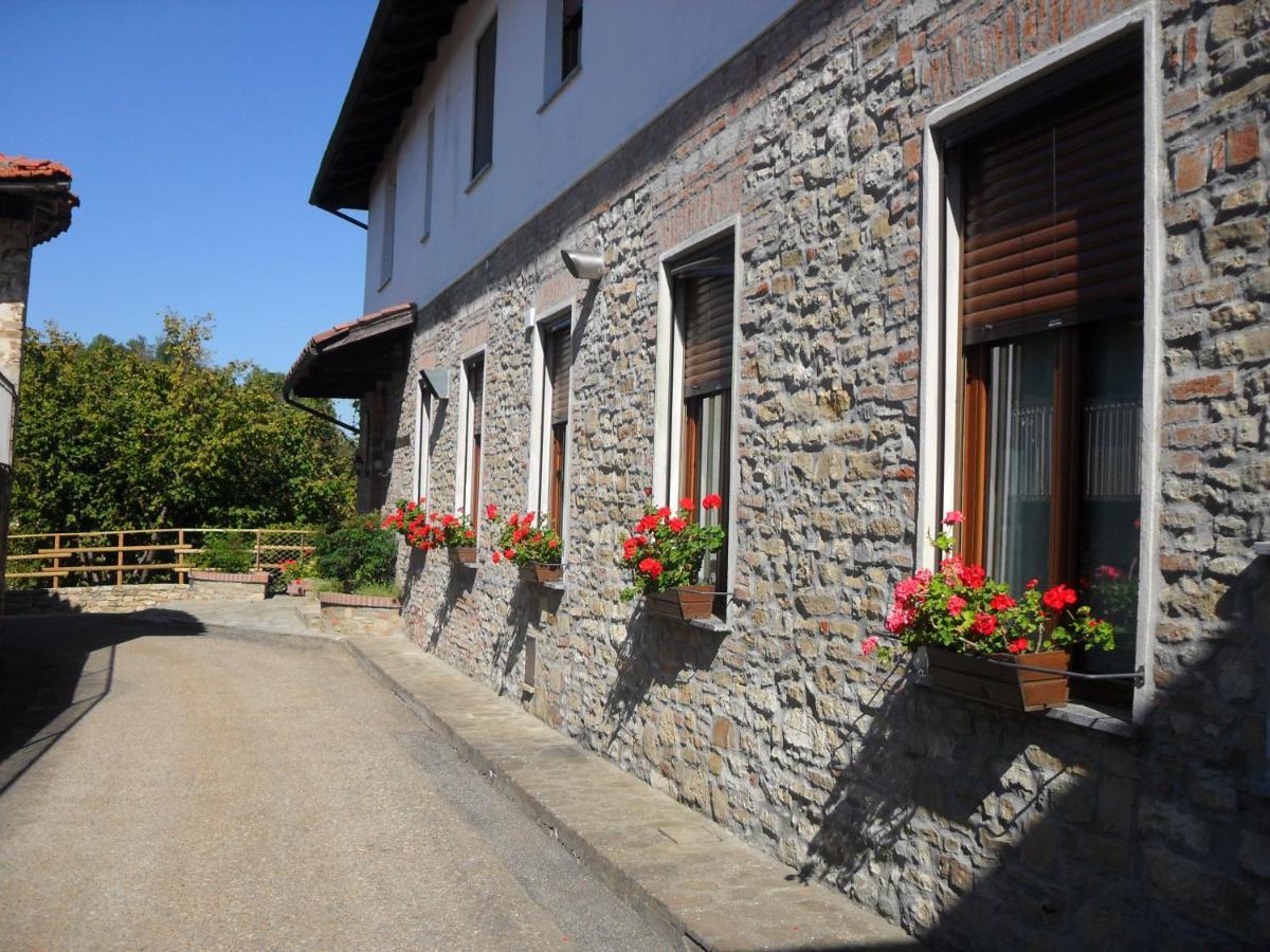 Ristorante Albergo Da Maurizio Cravanzana Luaran gambar