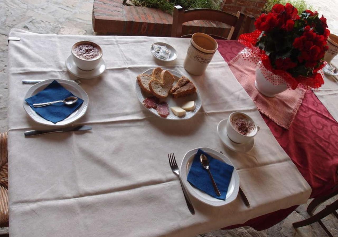 Ristorante Albergo Da Maurizio Cravanzana Luaran gambar