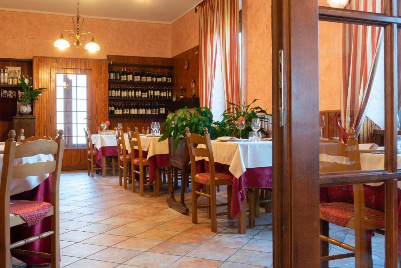 Ristorante Albergo Da Maurizio Cravanzana Luaran gambar