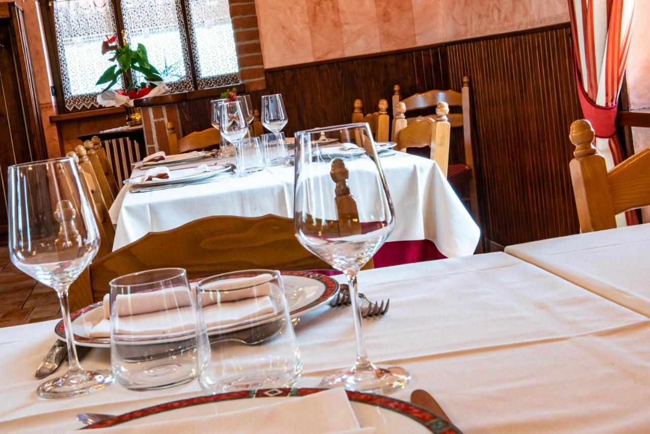 Ristorante Albergo Da Maurizio Cravanzana Luaran gambar